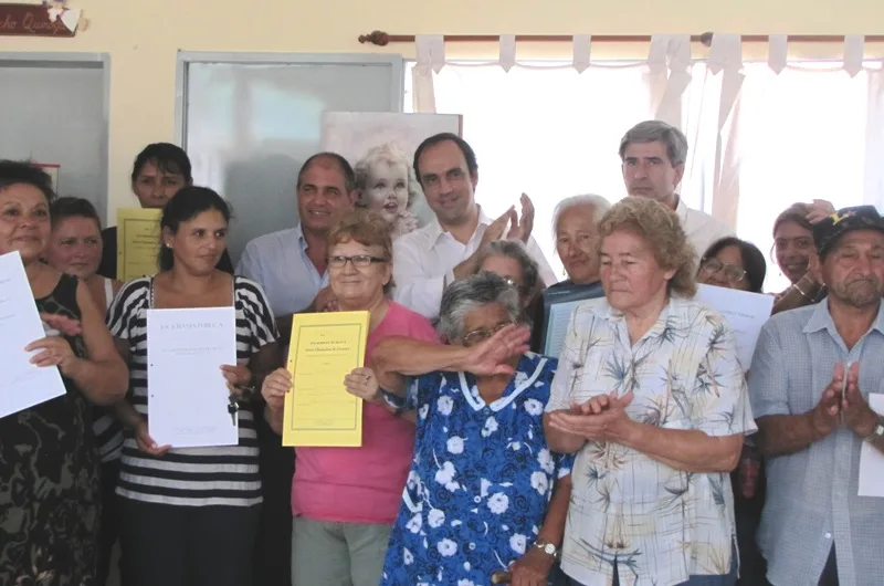 Avanza la entrega de escrituras a vecinos del oeste y norte de la ciudad