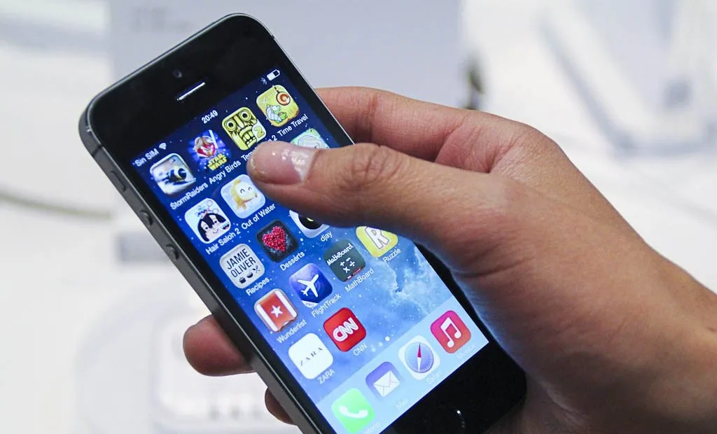 Buscan crear una aplicación de celular para realizar denuncias y reclamos