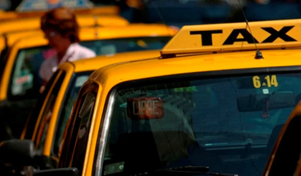 Será obligatorio equipar con aire acondicionado a taxis en la ciudad