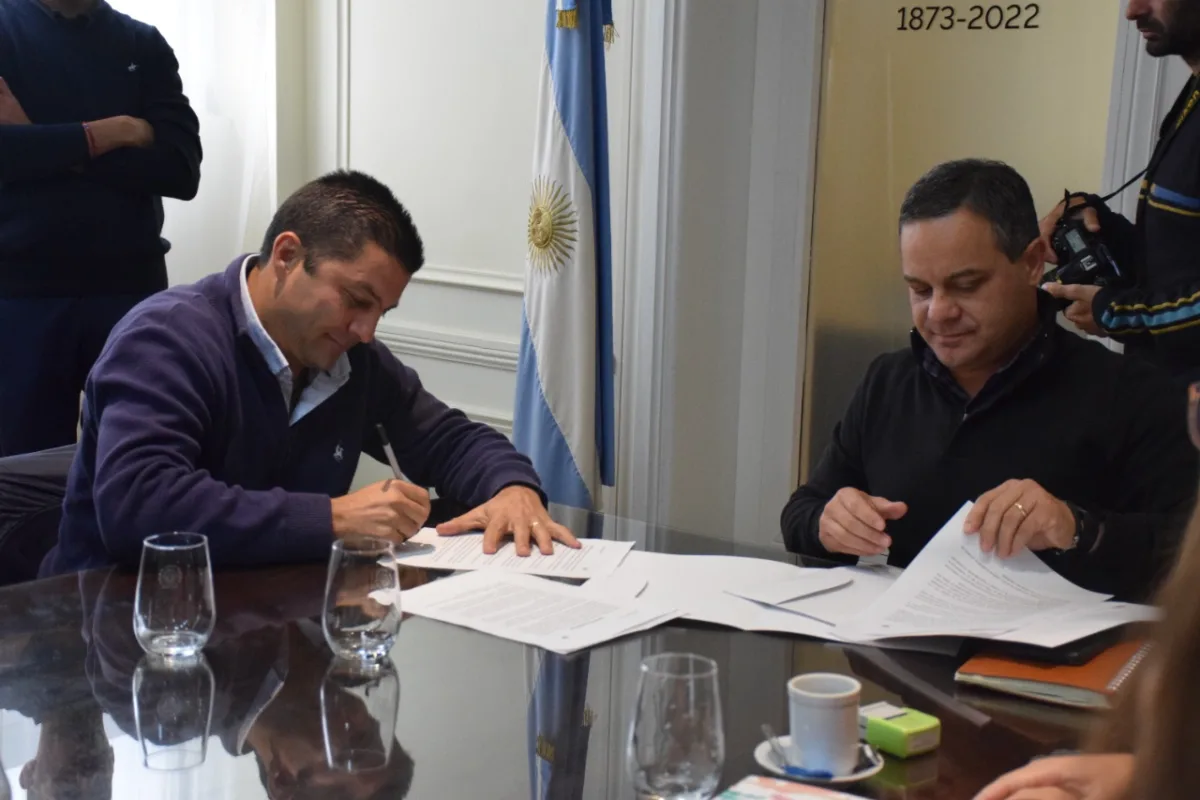 Fútbol sin violencia: El Concejo firmó un convenio con la Liga Santafesina