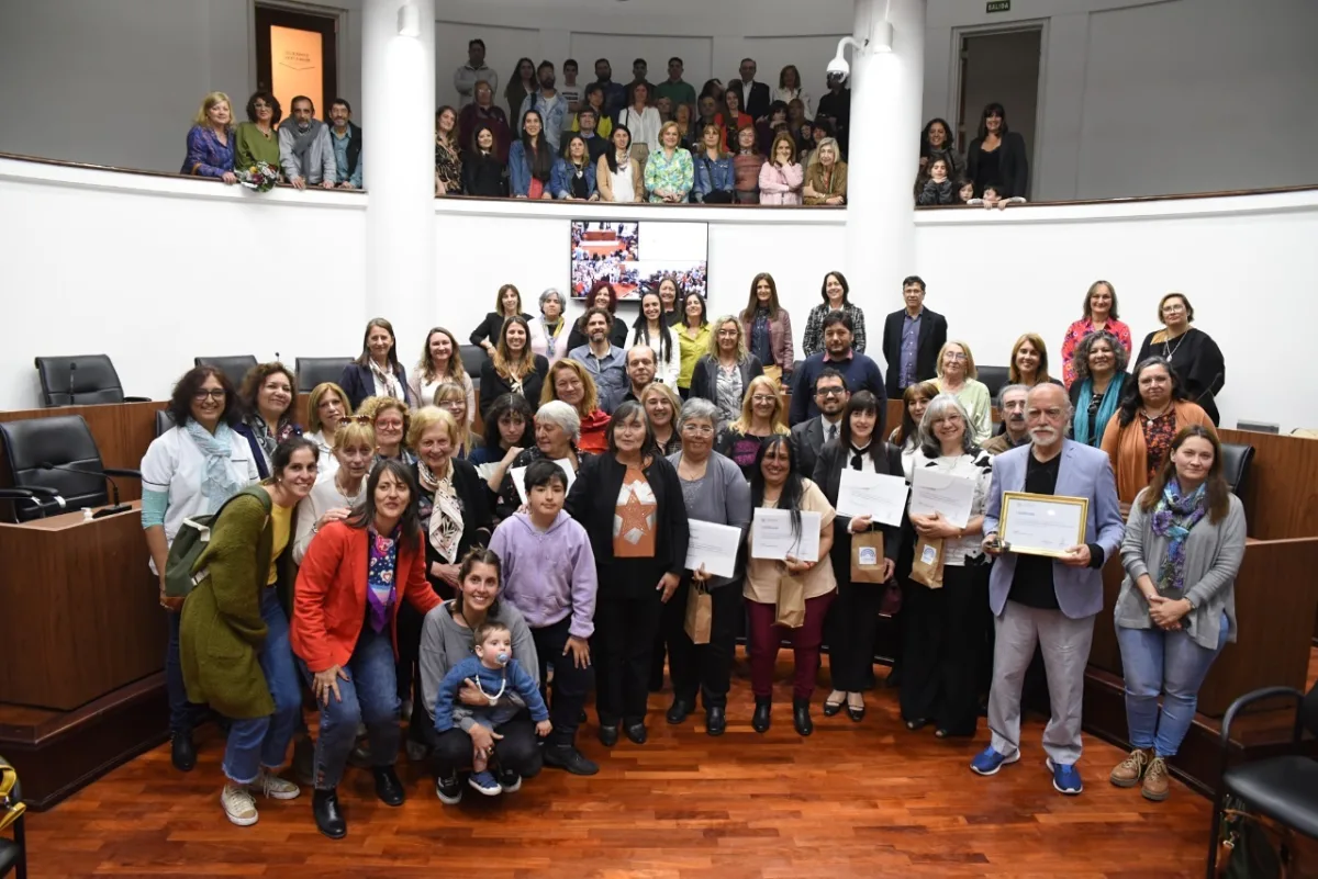 El profesor Héctor Rotger recibió el reconocimiento a la trayectoria educativa del concejo de la ciudad