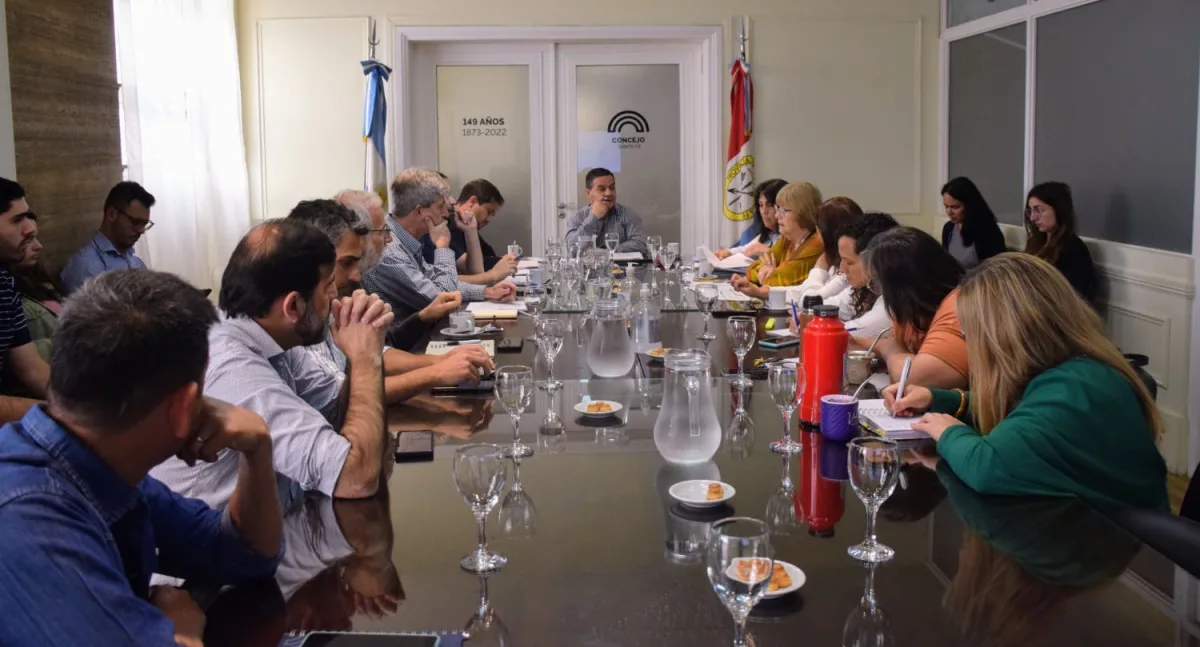 Nocturnidad: Concejales recibieron a las Vecinales Candioti Norte y Sur
