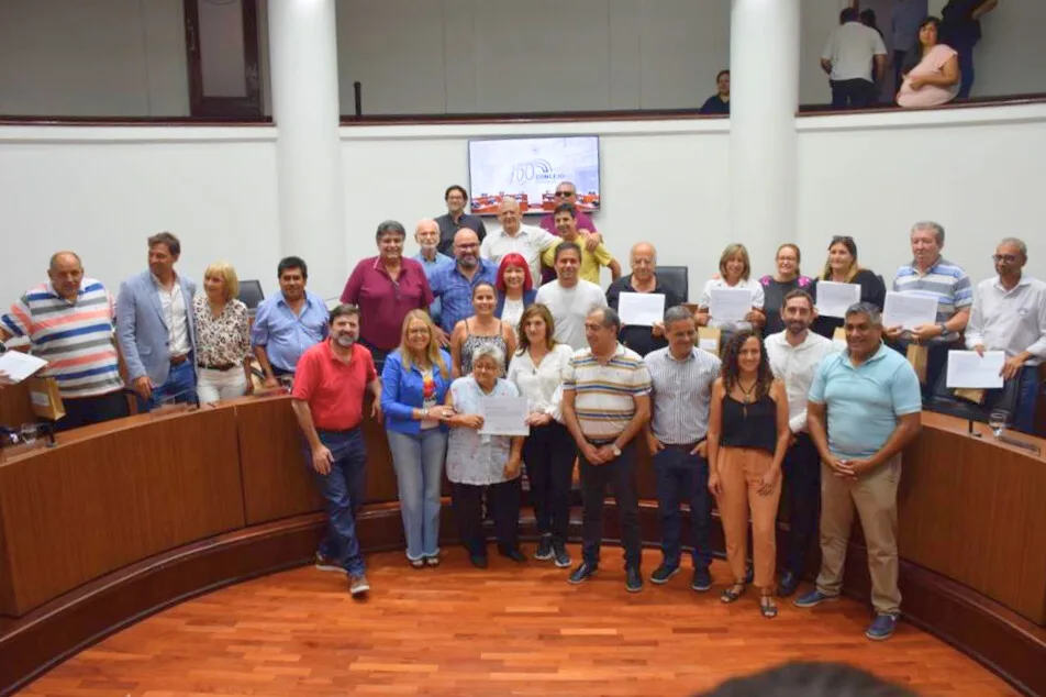Empleados con 20 y 40 años de servicio en el Concejo fueron reconocidos