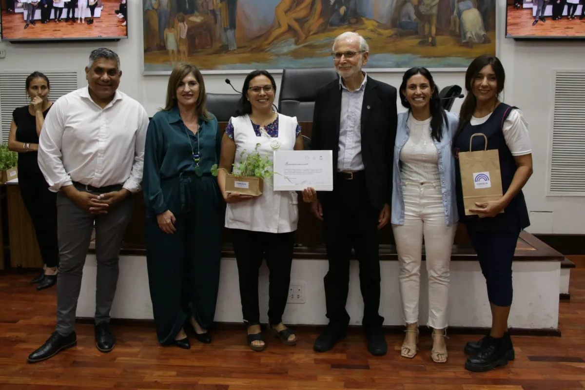 El Concejo entregó por primera vez el reconocimiento “Sembrando Escuelas”