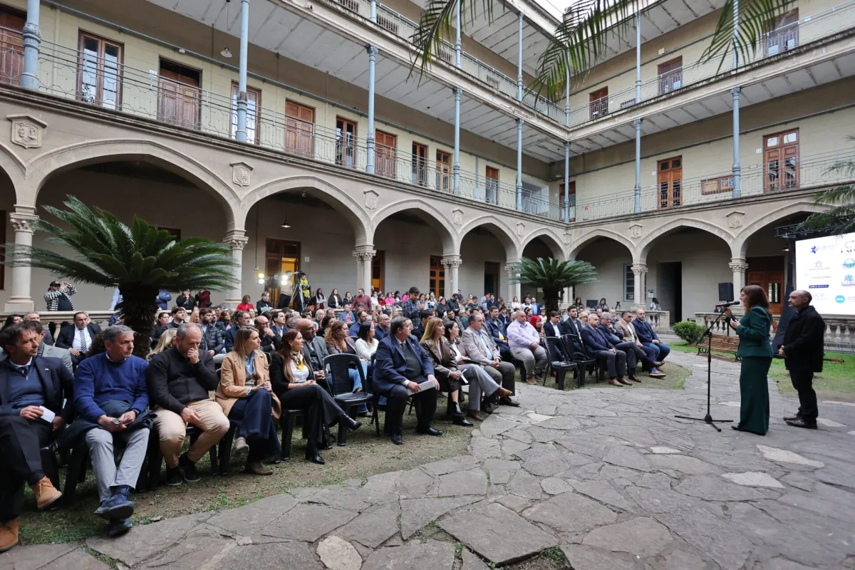 La ciudad homenajeó al Papa Francisco en el Colegio Inmaculada