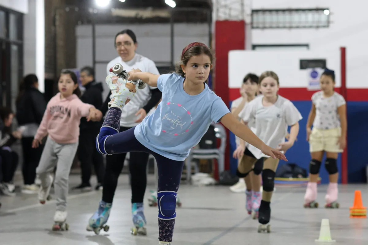 Peña Folclórica en el Club Liverpool: música y baile para apoyar a sus patinadoras