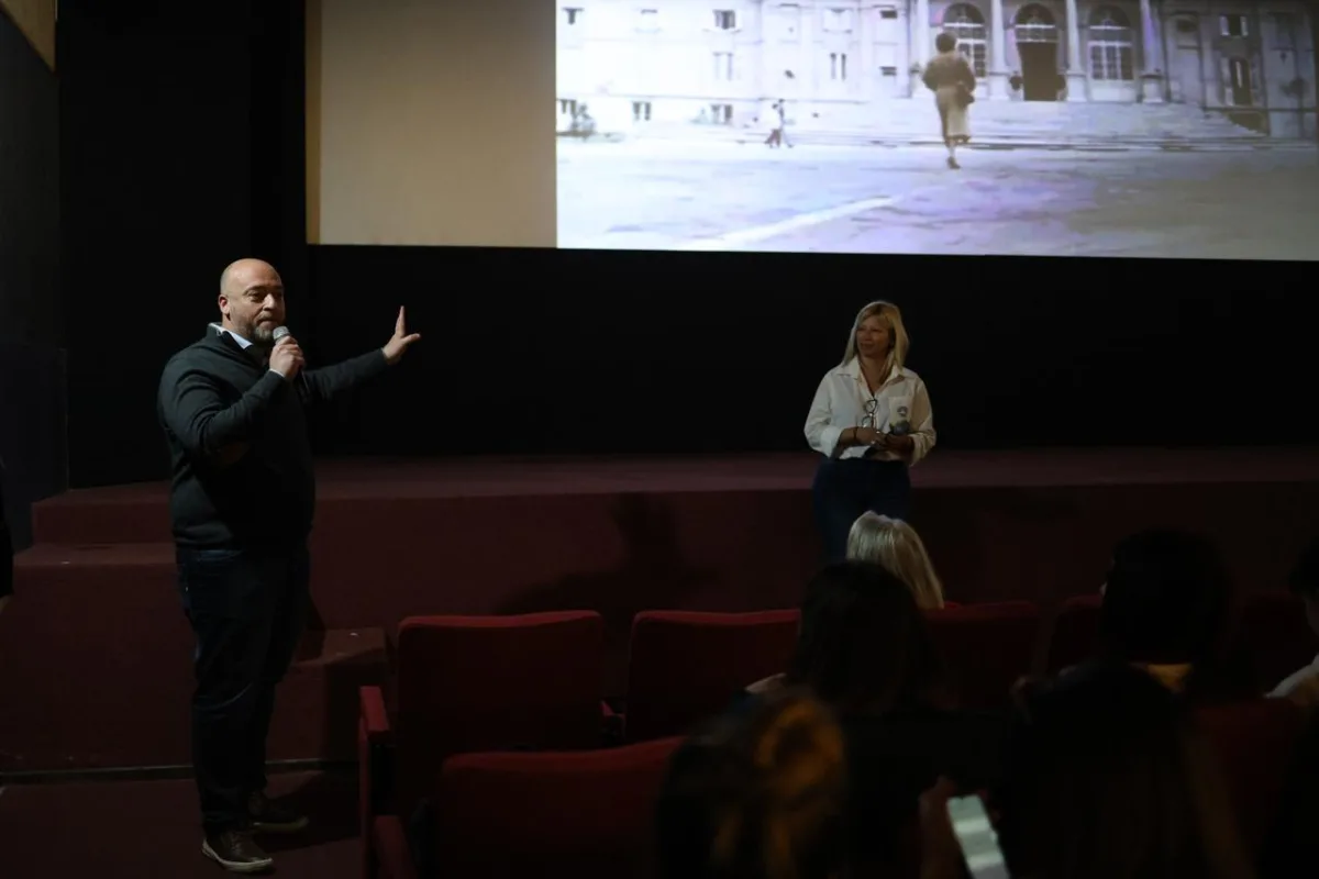 El Concejo Joven y el Concejo Mayor compartieron una jornada de cine, memoria y debate