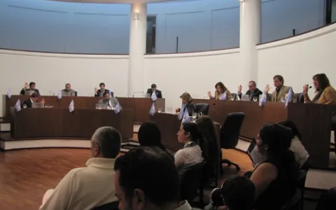 Solicitan reglamentar la colocación de asientos para personas con sobrepeso