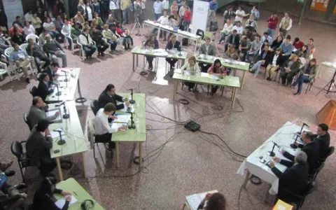 Satisfacción de los Concejales tras la Sesión en los Barrios en la Escuela Uruguay