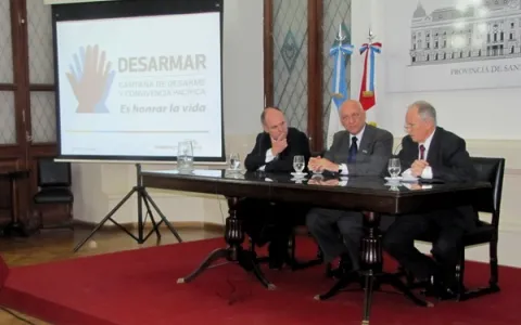 Integrantes del Concejo en el relanzamiento del Plan de Desarme