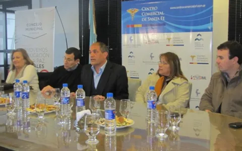 Simoniello: “Debemos inculcarle a nuestros niños que no jueguen con juguetes bélicos”