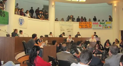 Los jóvenes tomaron el rol de sus representantes en el Recinto del Concejo