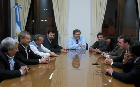 Los Concejales fueron recibidos por el Secretario de Seguridad en Competencias Deportivas