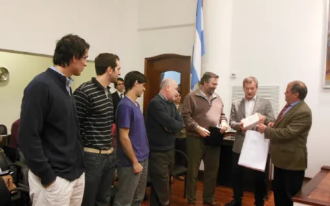 El equipo de básquet de Unión recibió su reconocimiento en el Concejo