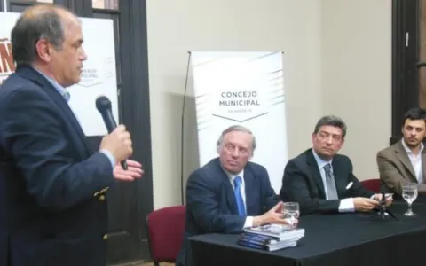 Una jornada de prestigiosas ponencias dio brillo a la Muestra de la democracia