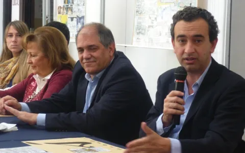 Pablo Javkin reflexionó sobre el valor de la democracia en la muestra de humor político
