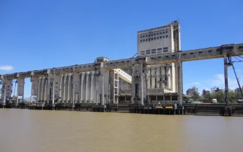 Fuerte apoyo del Concejo a la reconversión del Puerto