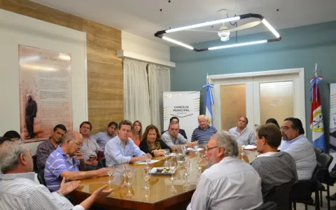 Concejales, funcionarios y comerciantes ratificaron el Paseo Aristóbulo del Valle