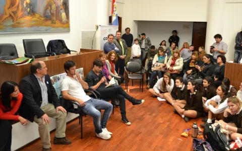 Cortitos y al Pie: Más de 100 alumnos en el Concejo para un encuentro de lectura