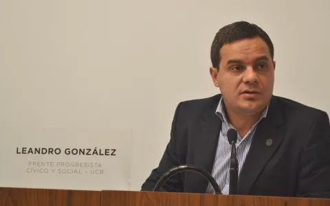 La ciudad adhirió a la Ley Provincial que exige la venta de motos con casco