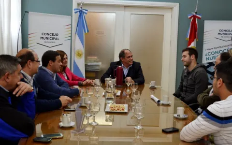 Los Concejales agasajaron a Luciano De Cecco