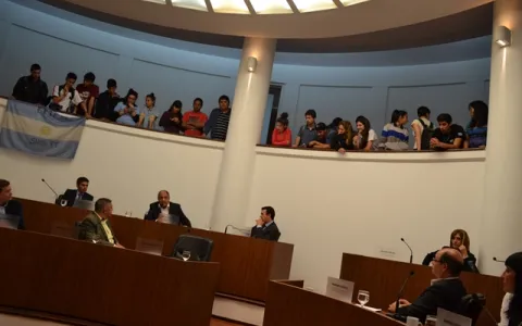 Alumnos del Concejo Joven presenciaron la Sesión de este jueves