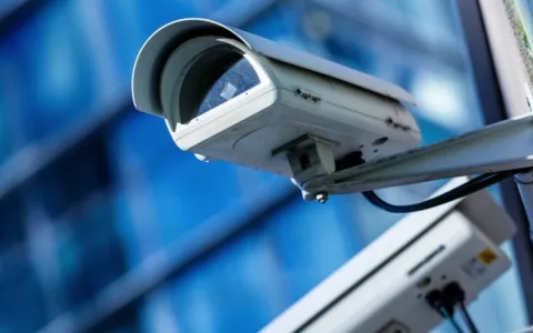 Piden gestiones para implementar sistemas de video cámaras en el ingreso a instituciones educativas