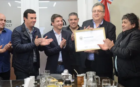 El Concejo Municipal reconoció a “Los Palmeras” por el Premio Gardel 2017