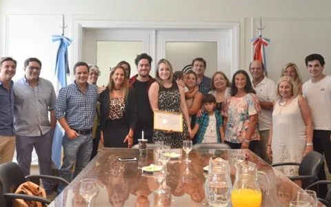 Concejales reconocieron al Dúo Vocal ganador del Pre-Cosquín 2018