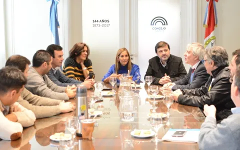 Agua potable y gratuita en bares de la ciudad: reunión con especialista por el “Derecho de Jarras”