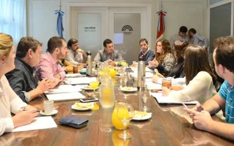 Funcionarios concurrieron al Concejo por la eliminación de la cuota de alumbrado público y la  contribución especial de gas