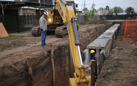 Convocan a funcionarios municipales por la obra del Desagüe Espora