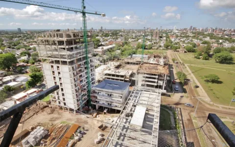 Piden informes sobre la paralización de las torres Procrear del Parque Federal