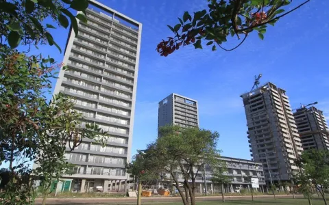 Convocan a funcionarios por la obra de las torres Procrear del Parque Federal
