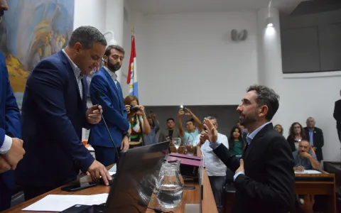 Martín Rico asumió su banca en el Concejo