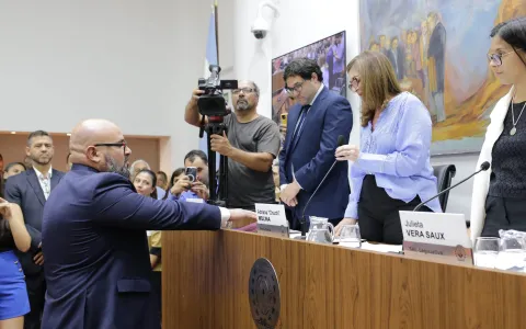 Carlos Suárez asumió su banca en el Concejo Municipal