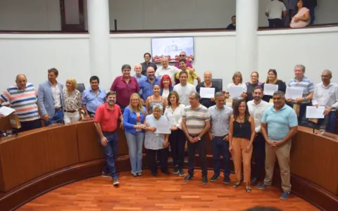 Empleados con 20 y 40 años de servicio en el Concejo fueron reconocidos