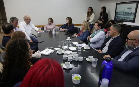 Autoridades de Assa explicaron a los concejales la inédita obra de cloaca que harán en bulevar