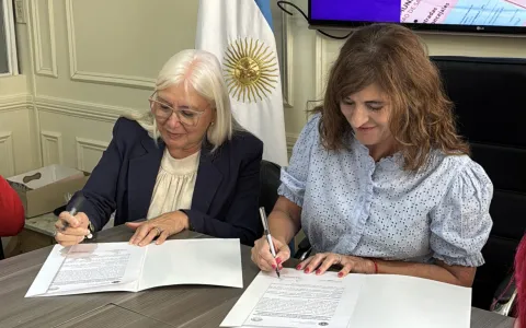 Este viernes vuelve la Feria de Emprendedoras a la explanada del Concejo