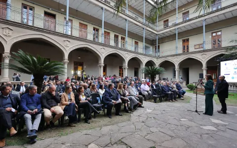 La ciudad homenajeó al Papa Francisco en el Colegio Inmaculada