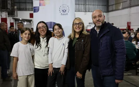 La primera “Peña de peñas” llegó al Club Liverpool para apoyar a sus patinadoras