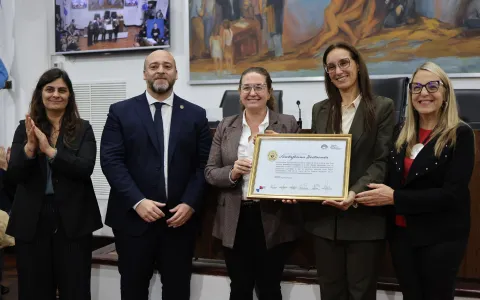 El Concejo Municipal reconoció a la científica santafesina Renata Reinheimer por su trayectoria y aporte a la innovación