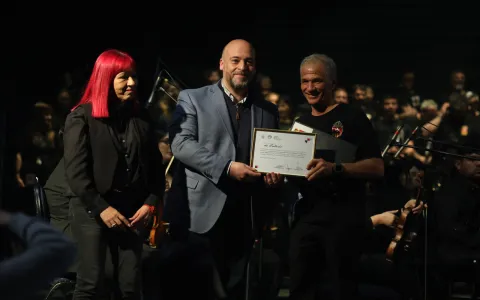 El Concejo Municipal acompañó una noche inolvidable de música y solidaridad